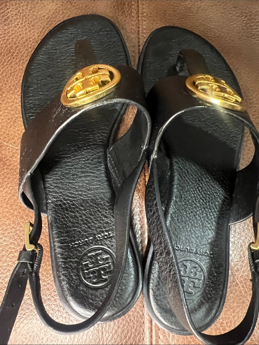 Tory Burch Black Leather Thong Sandals with Gold Logo Discs - Picture 6 of 11